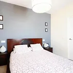 Gatu Premium Atico Caleta , Preferente Mayores De 25 Anos Y Familias